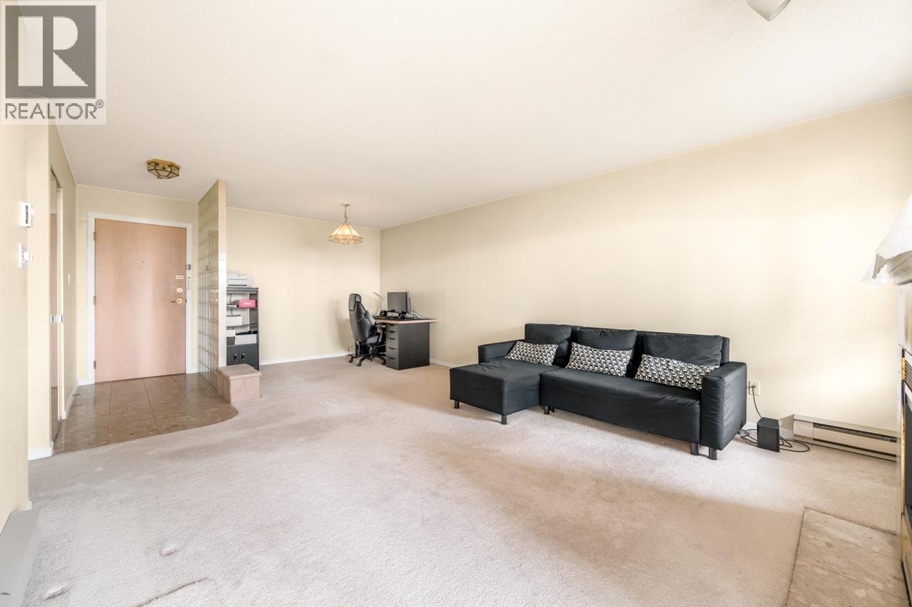 Photo 4 of 840 4825 Hazel Street, Burnaby BC