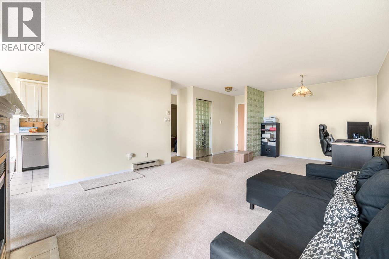 Photo 5 of 840 4825 Hazel Street, Burnaby BC