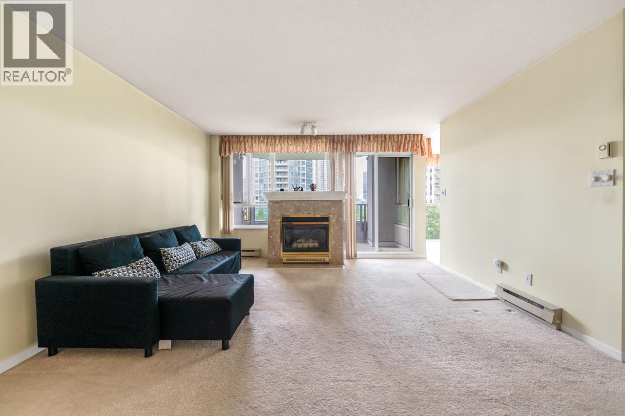 Photo 8 of 840 4825 Hazel Street, Burnaby BC