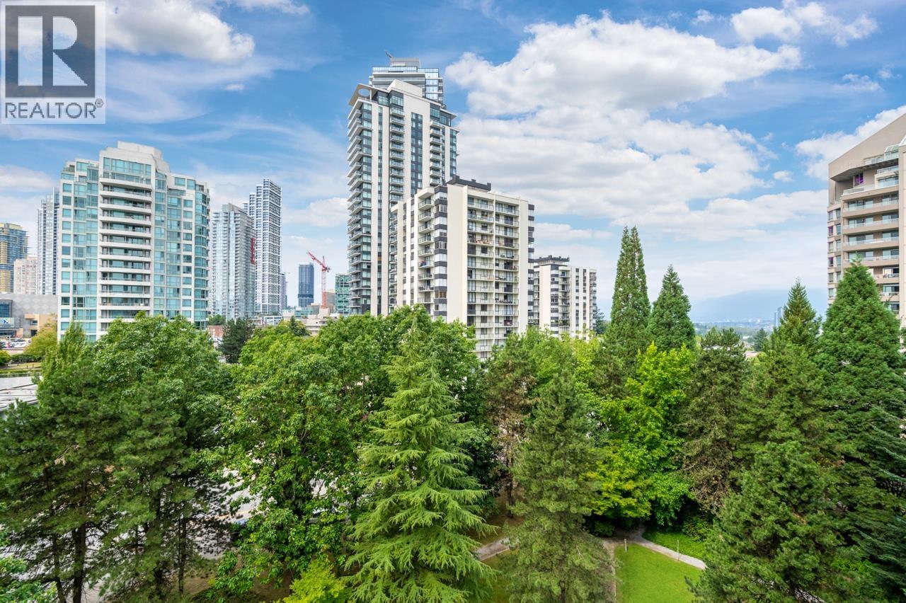Photo 2 of 840 4825 Hazel Street, Burnaby BC