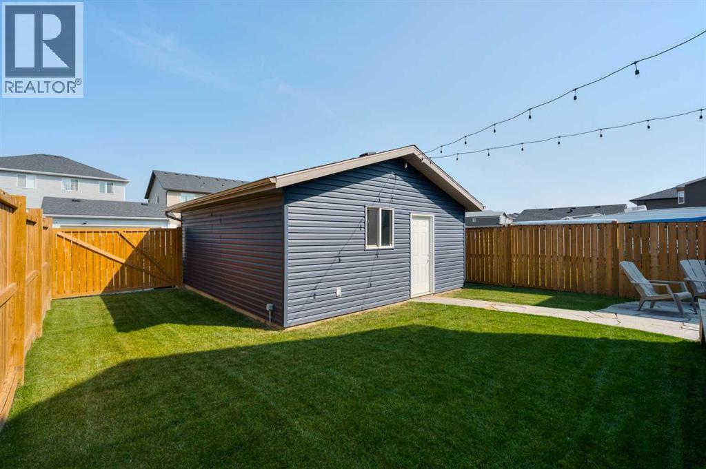 Photo 38 of 76 Willow Street, Cochrane AB