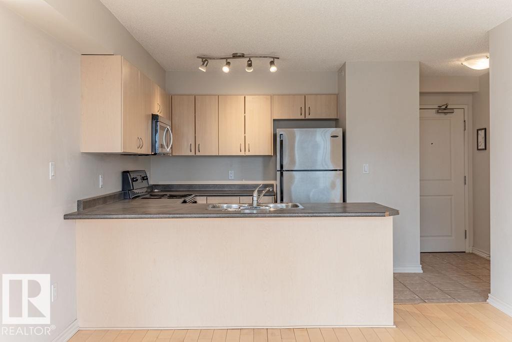 Photo 21 of 2301 10180 104 St Nw, Edmonton AB