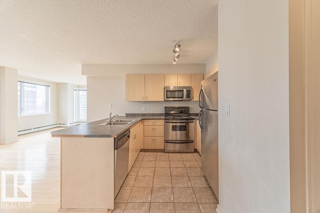 Photo 4 of 2301 10180 104 St Nw, Edmonton AB