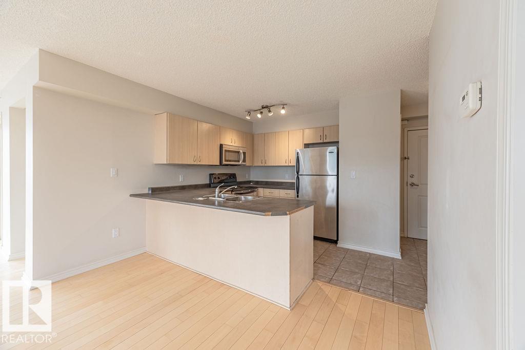 Photo 8 of 2301 10180 104 St Nw, Edmonton AB