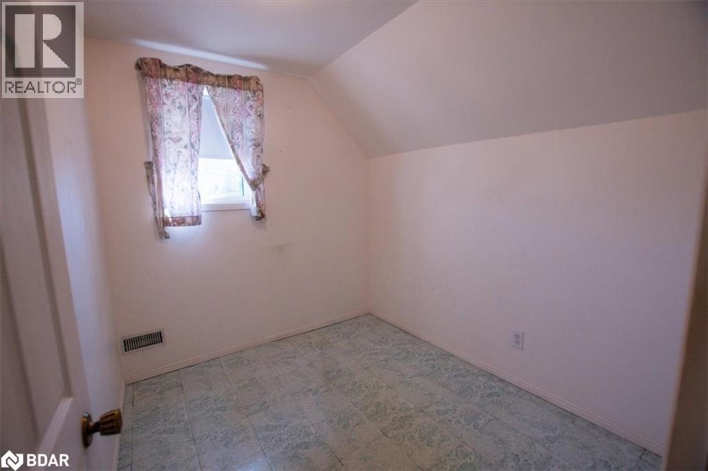 Photo 16 of 266 Sixth Avenue W, North Bay ON