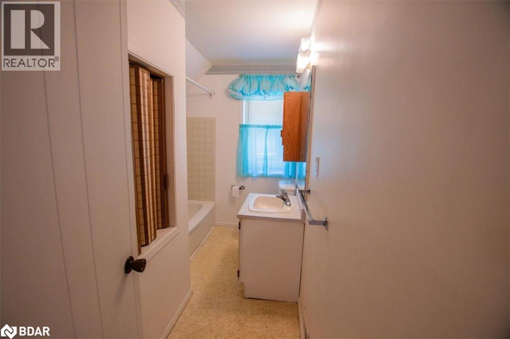 Photo 17 of 266 Sixth Avenue W, North Bay ON