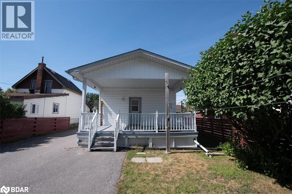 Photo 3 of 266 Sixth Avenue W, North Bay ON