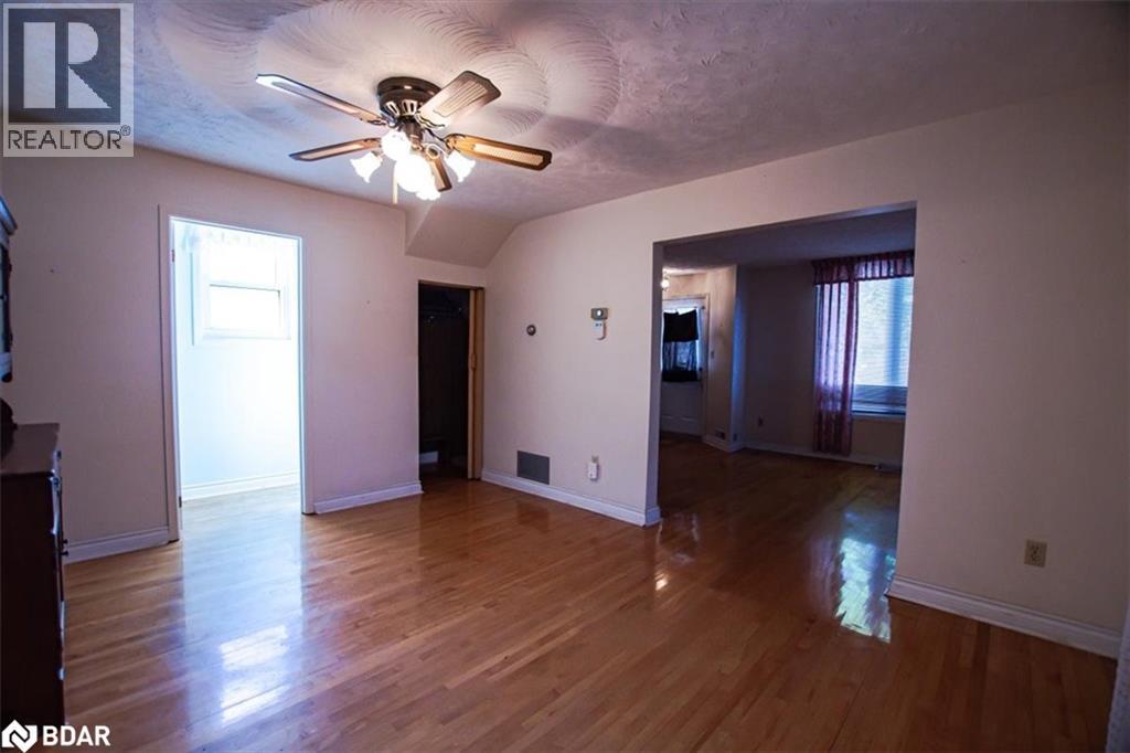 Photo 8 of 266 Sixth Avenue W, North Bay ON