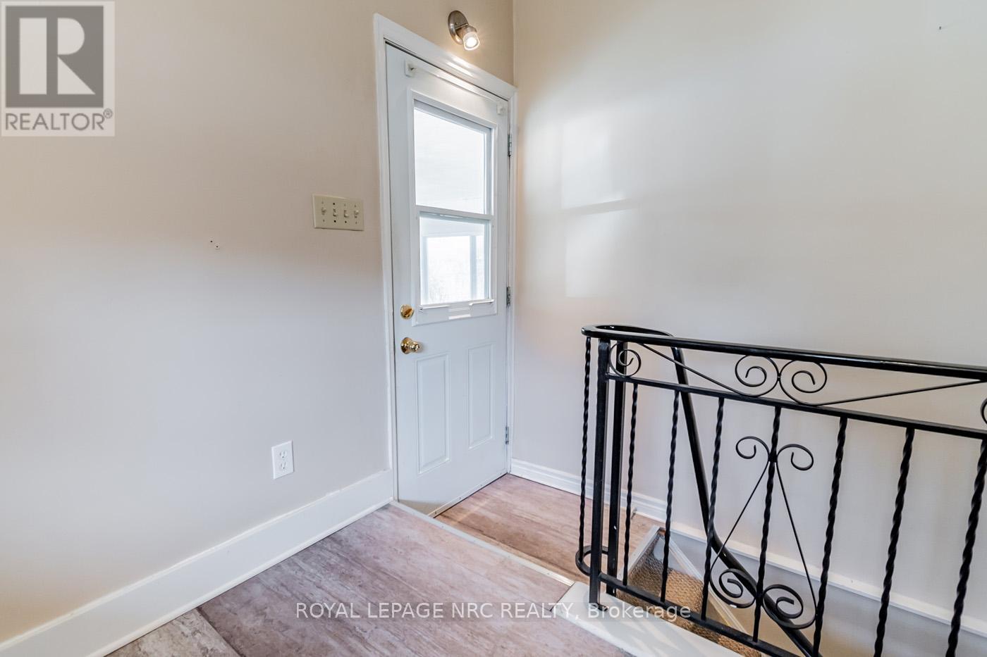 Photo 10 of 189 Glendale Avenue, St Catharines ON