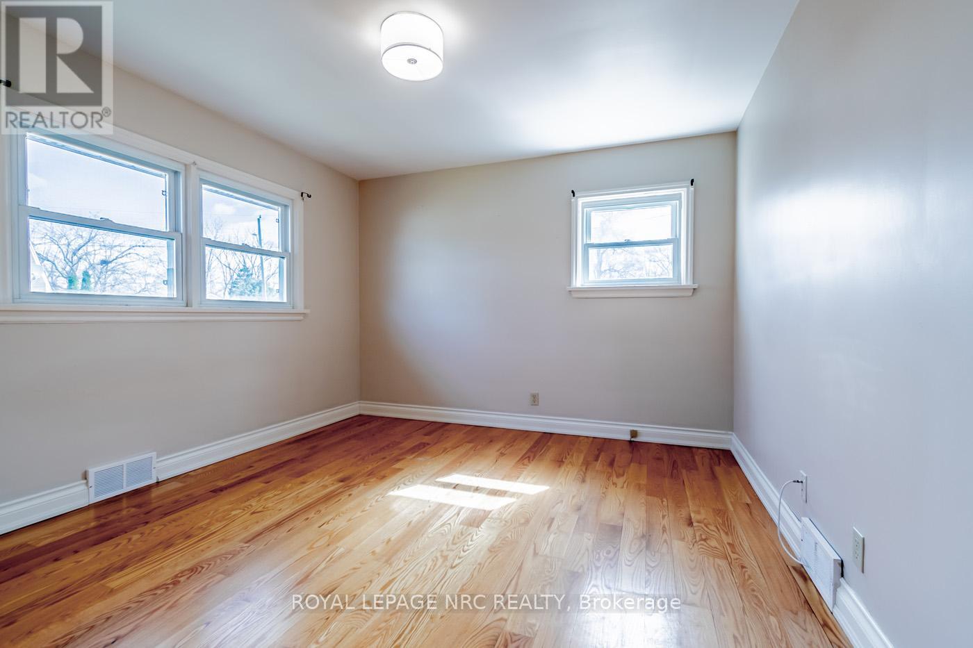 Photo 13 of 189 Glendale Avenue, St Catharines ON