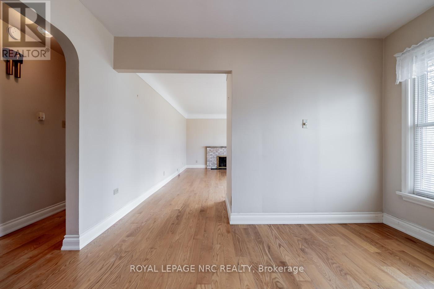 Photo 8 of 189 Glendale Avenue, St Catharines ON