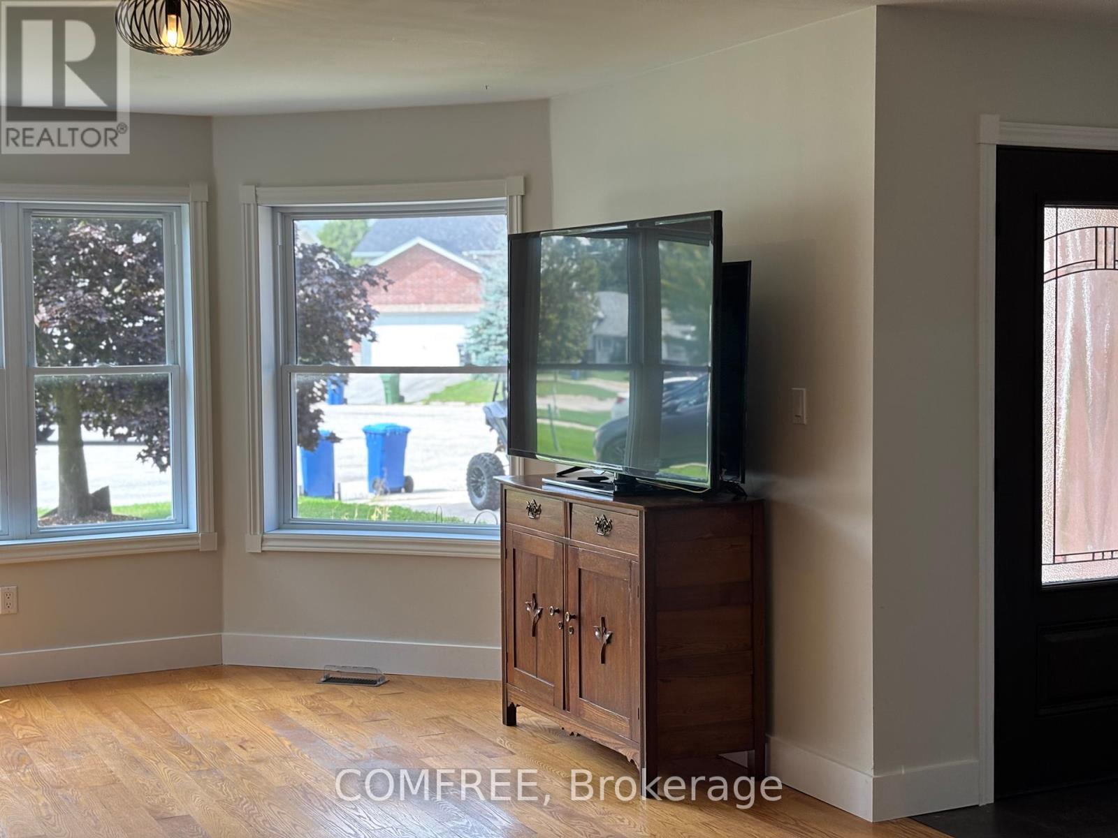 Photo 13 of 25 Mcgregor Court, Southgate ON