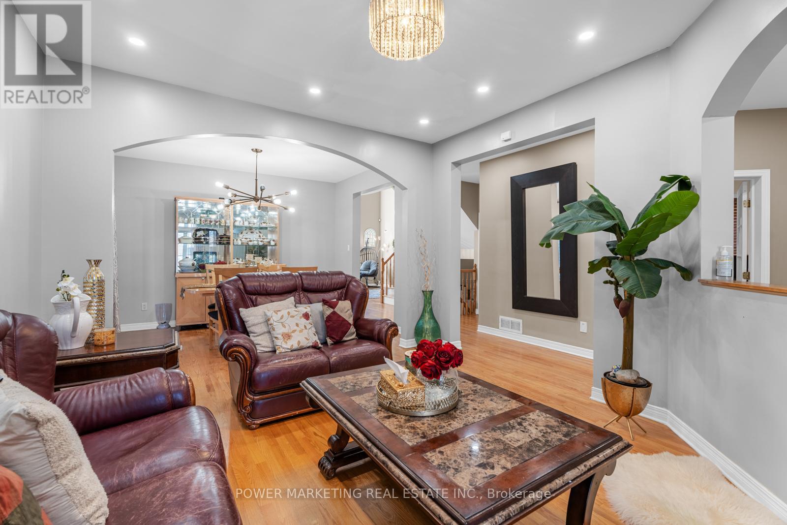 Photo 8 of 143 Borealis Crescent, Ottawa ON