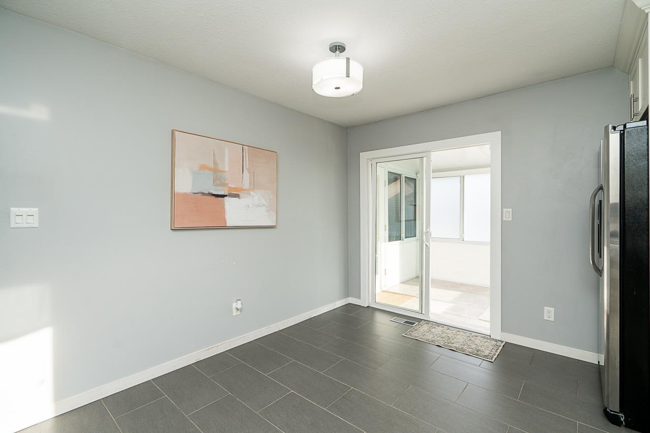 Photo 11 of 27564 31 B Avenue, Langley BC