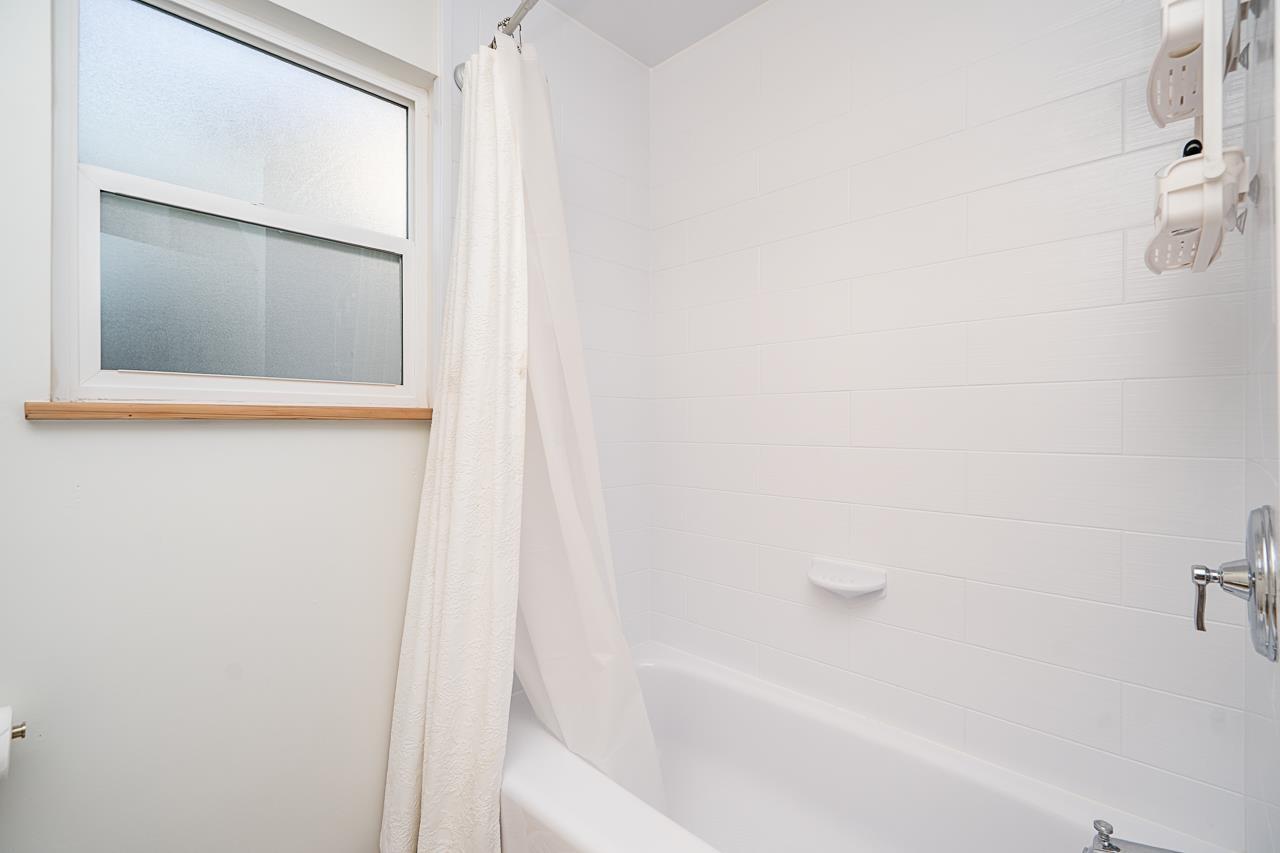 Photo 20 of 27564 31 B Avenue, Langley BC