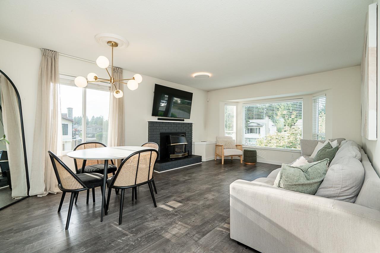 Photo 3 of 27564 31 B Avenue, Langley BC