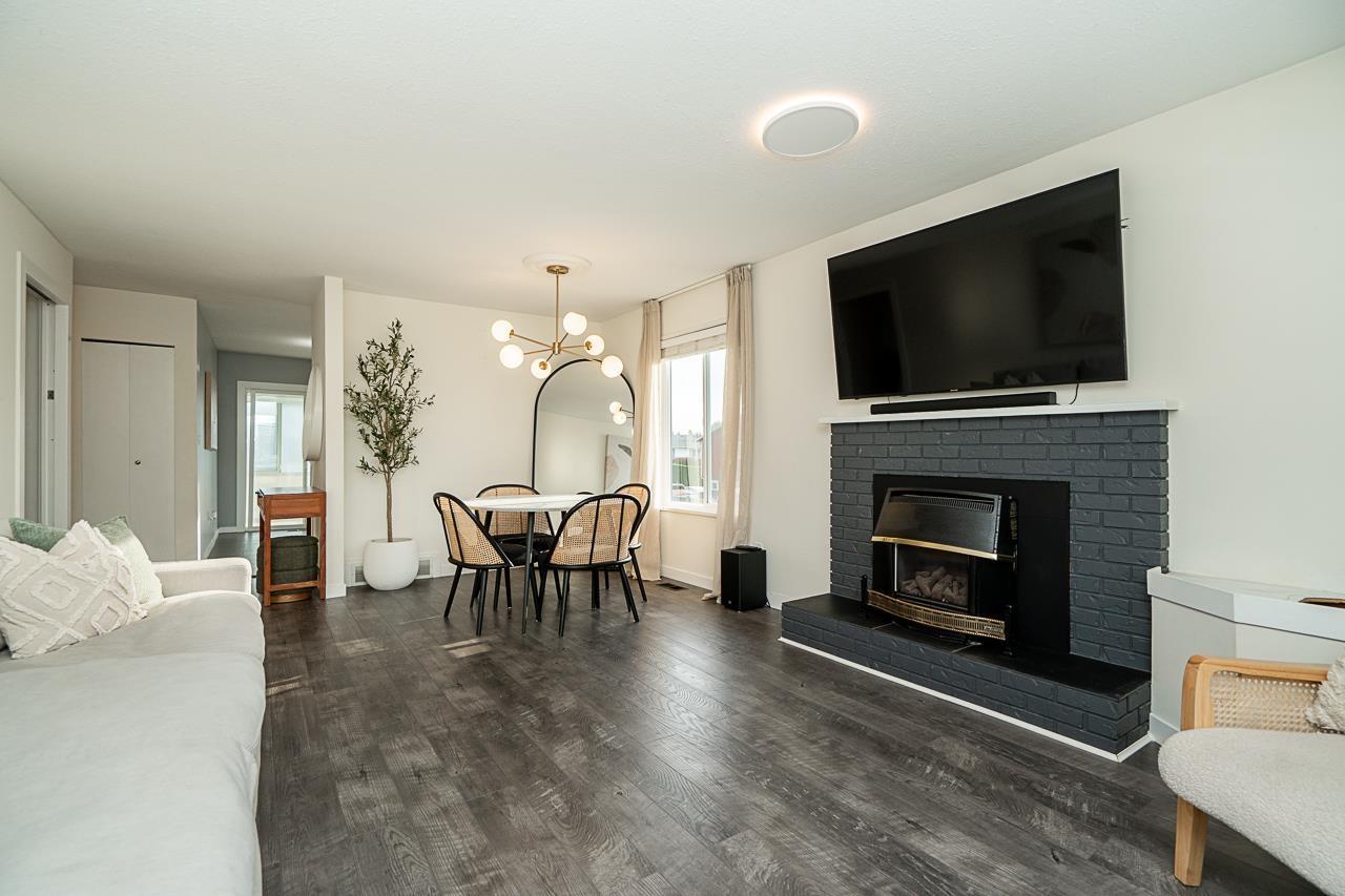 Photo 7 of 27564 31 B Avenue, Langley BC
