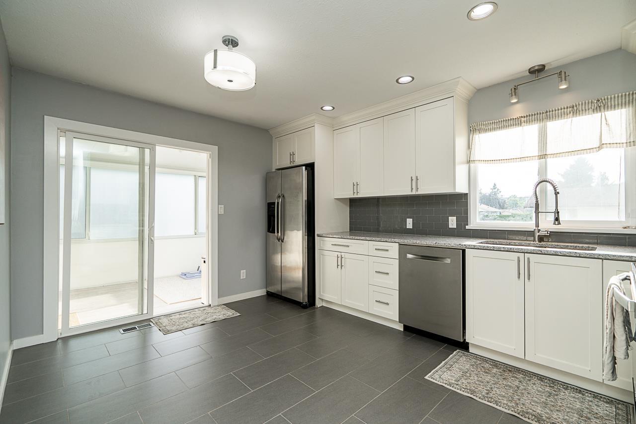 Photo 8 of 27564 31 B Avenue, Langley BC
