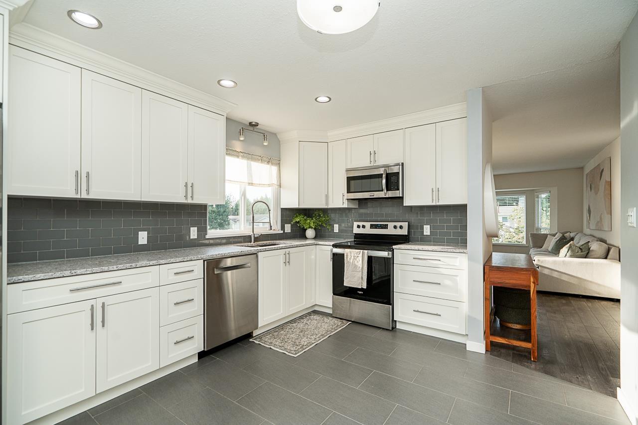 Photo 9 of 27564 31 B Avenue, Langley BC