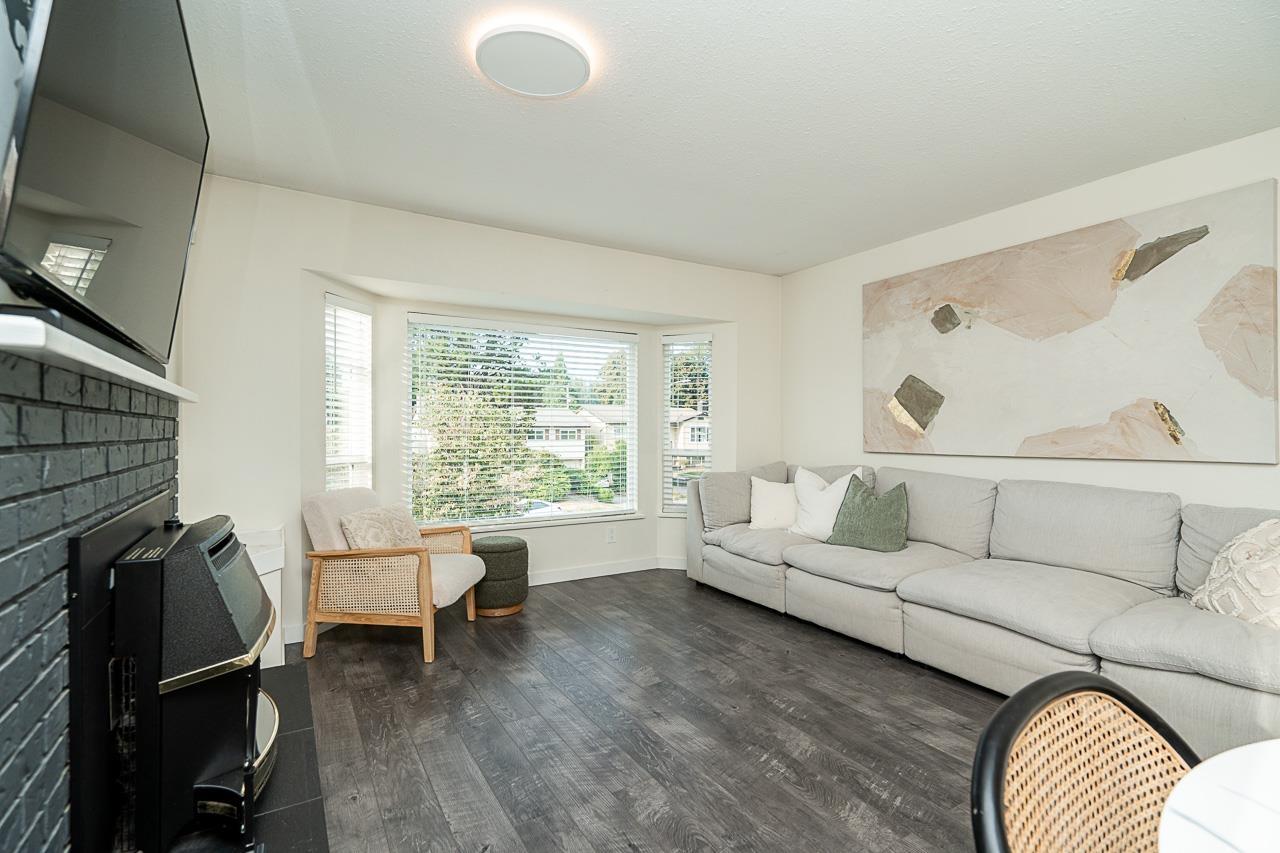 Photo 5 of 27564 31 B Avenue, Langley BC