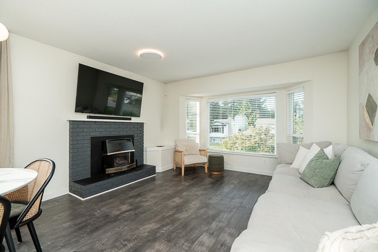 Photo 4 of 27564 31 B Avenue, Langley BC