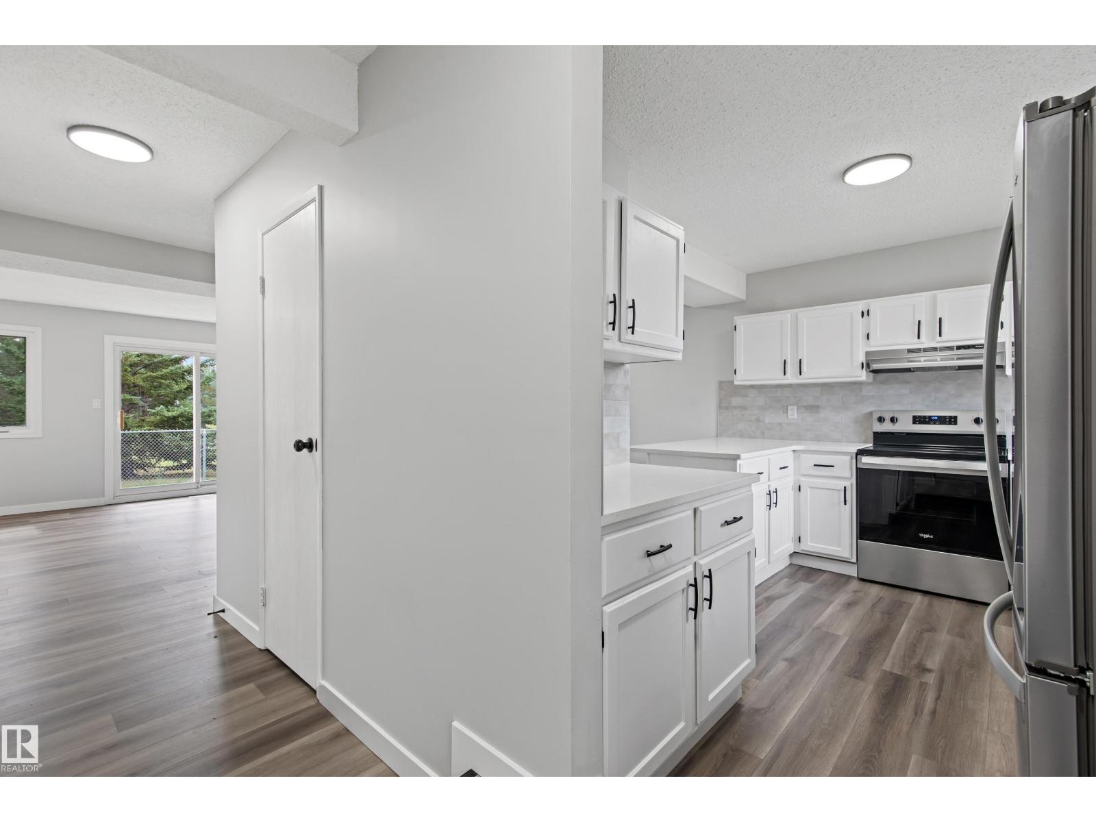 Photo 5 of 12 3115 119 St Nw, Edmonton AB