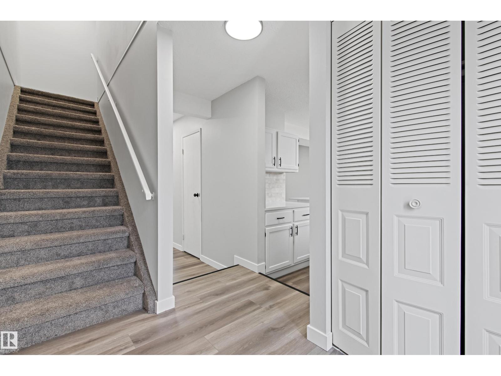 Photo 3 of 12 3115 119 St Nw, Edmonton AB