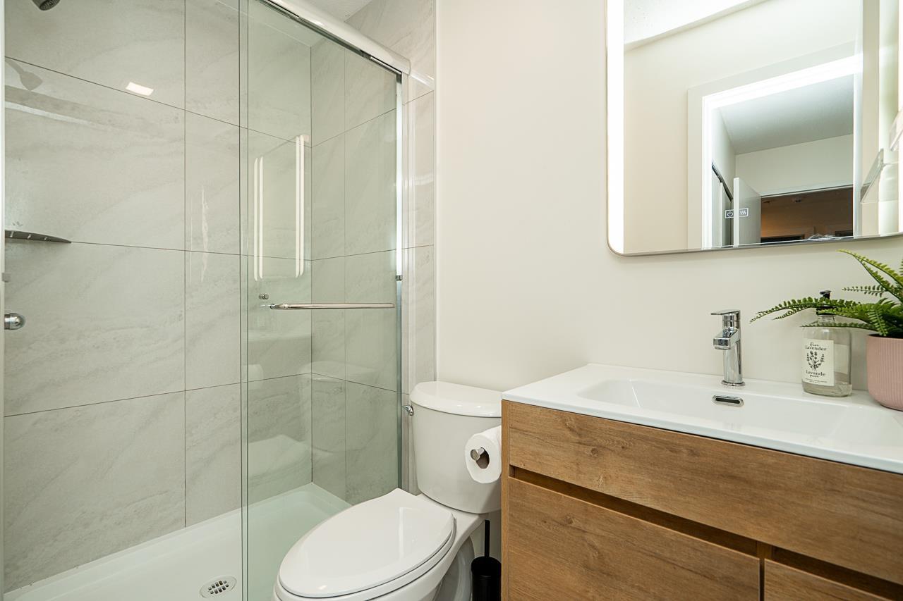 Photo 16 of 27564 31 B Avenue, Langley BC