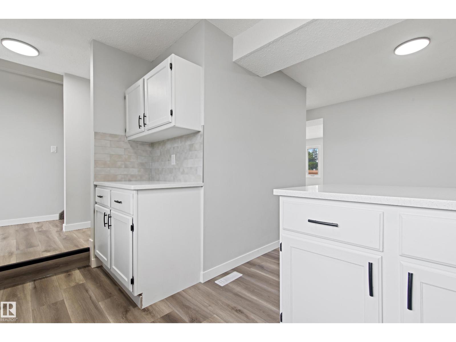 Photo 10 of 12 3115 119 St Nw, Edmonton AB