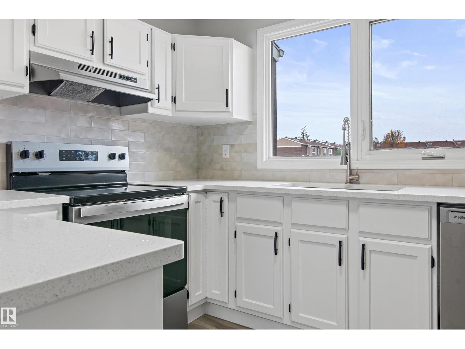 Photo 8 of 12 3115 119 St Nw, Edmonton AB