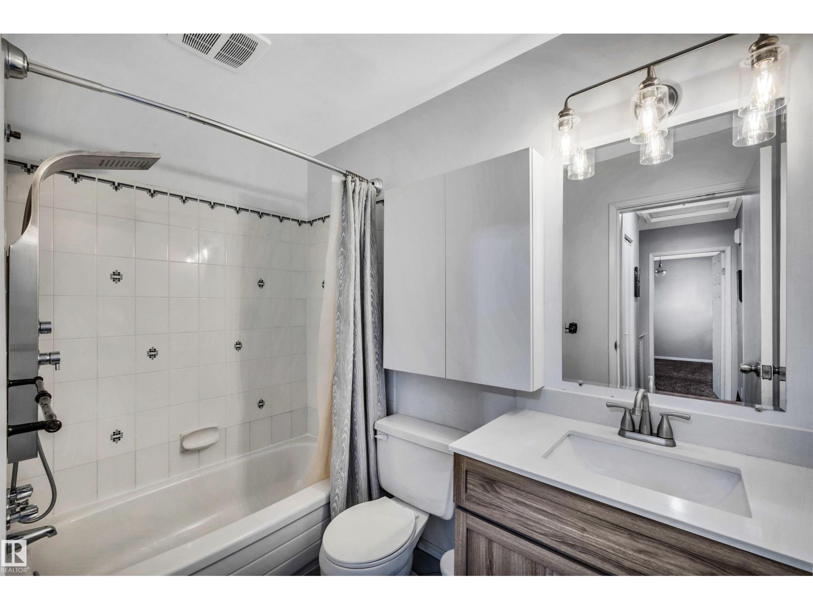 Photo 14 of 1616 Lakewood Rd W Nw, Edmonton AB