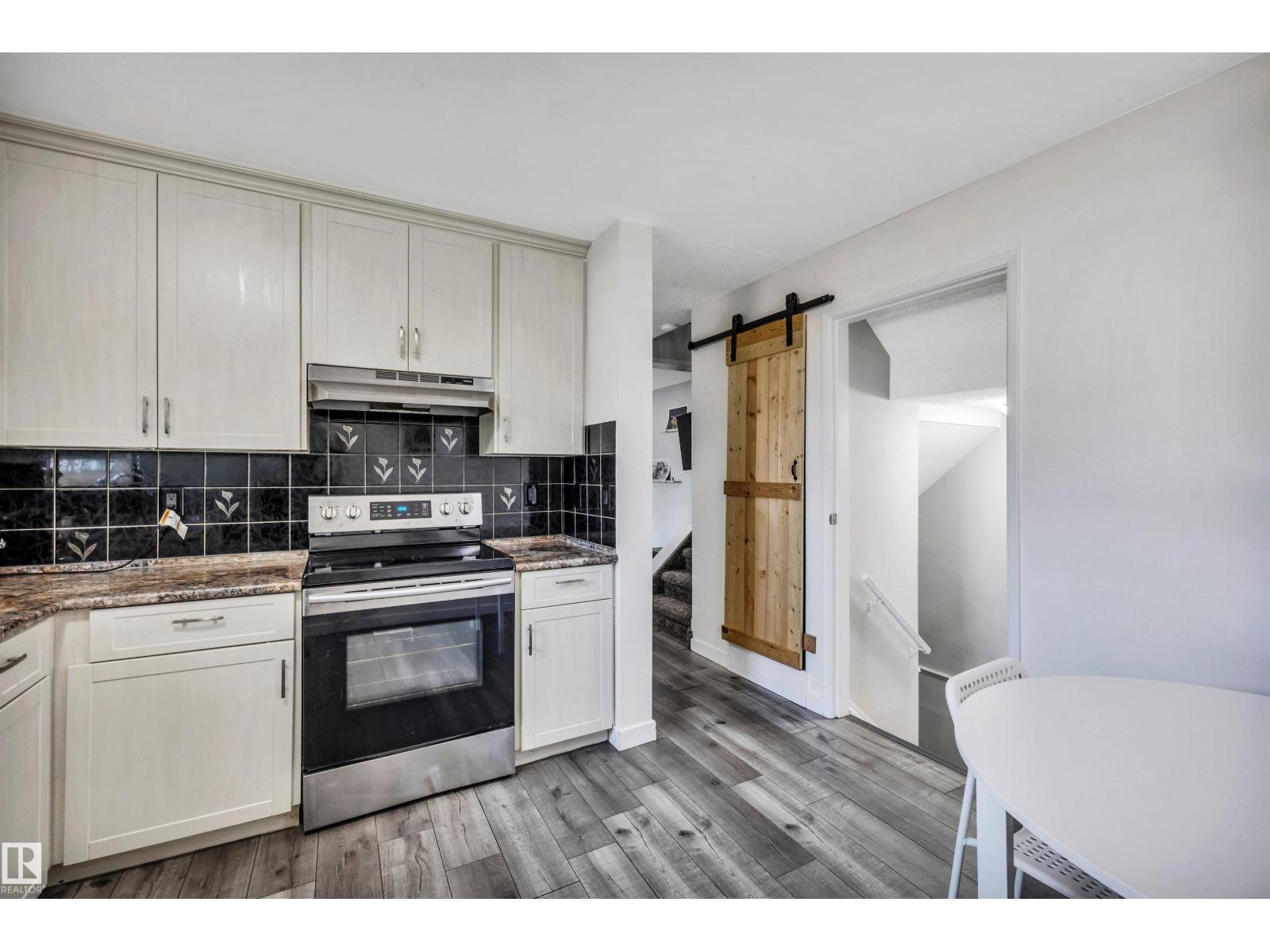 Photo 6 of 1616 Lakewood Rd W Nw, Edmonton AB