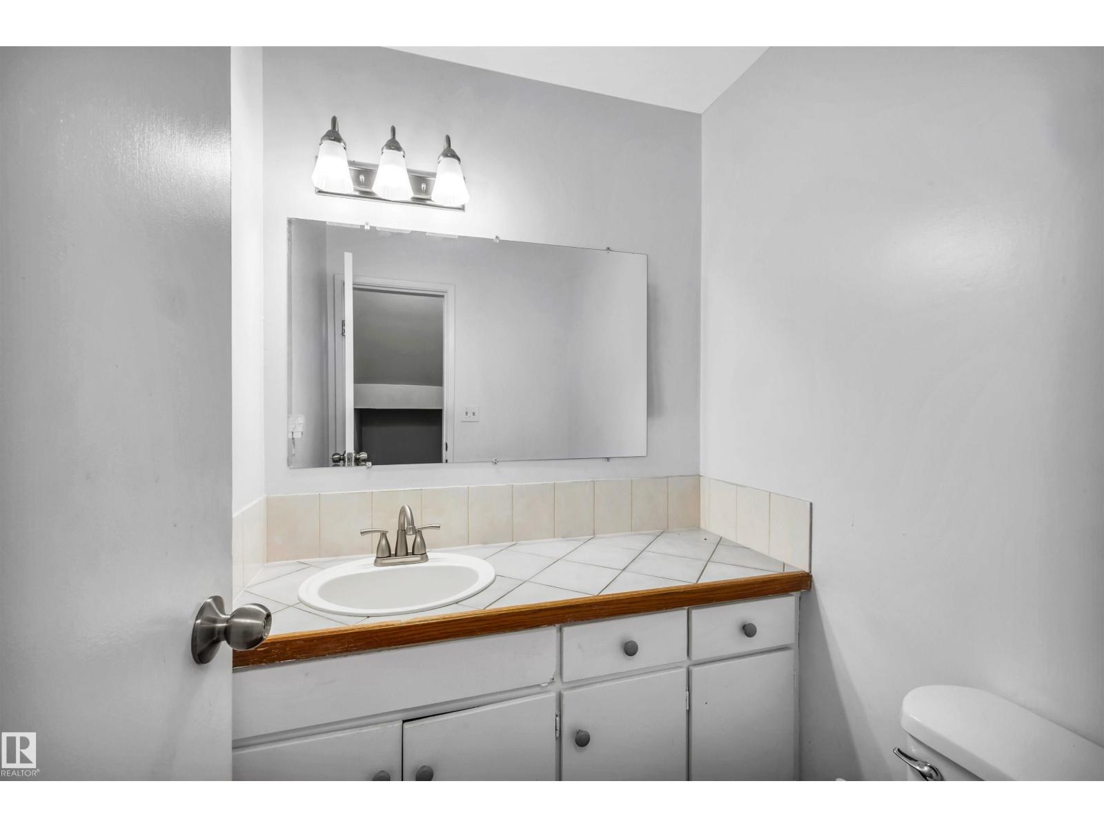Photo 15 of 1616 Lakewood Rd W Nw, Edmonton AB