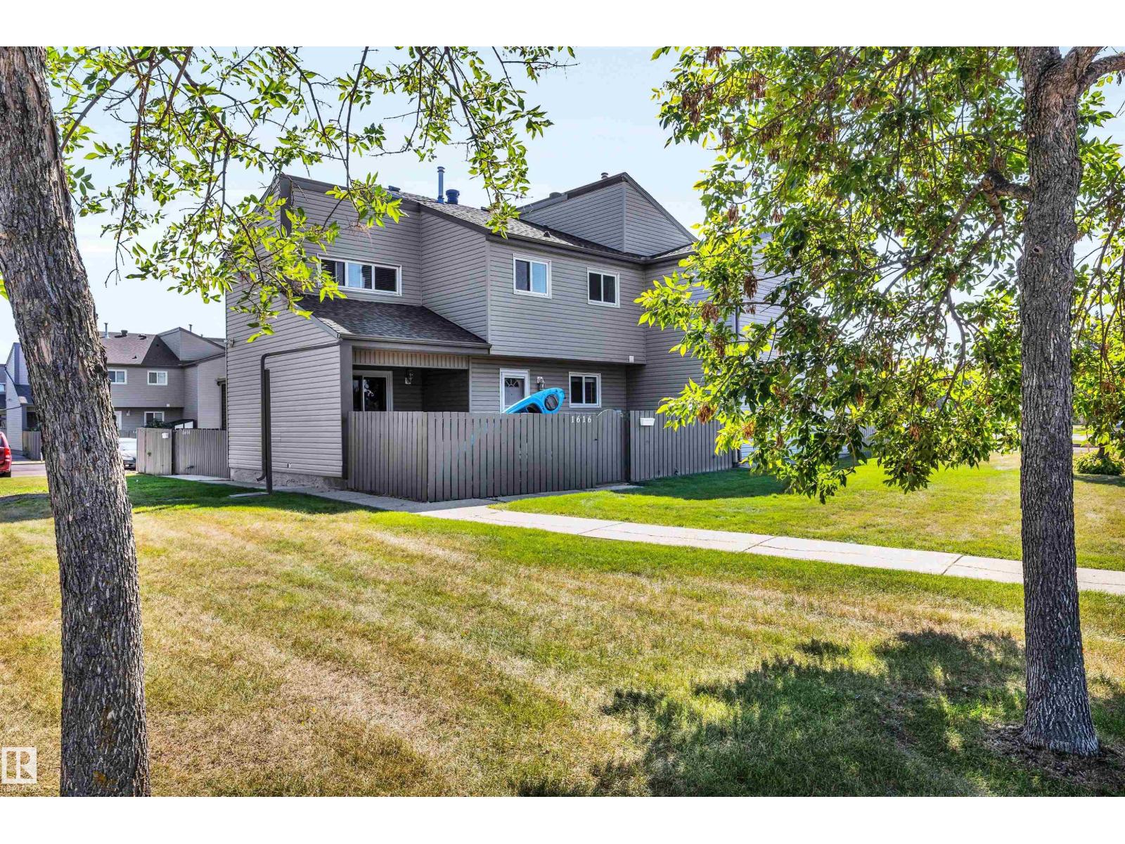 Photo 1 of 1616 Lakewood Rd W Nw, Edmonton AB