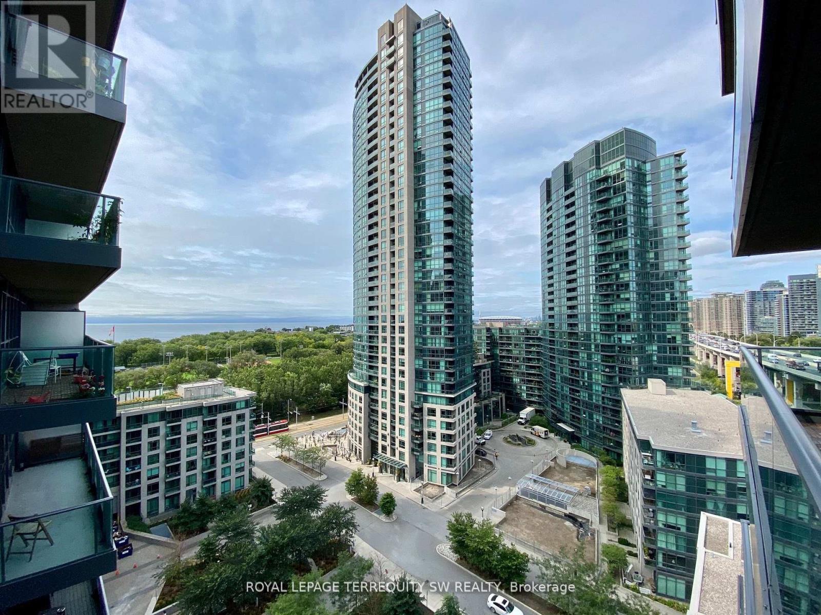 Photo 1 of 1458 209 Fort York Boulevard, Toronto ON