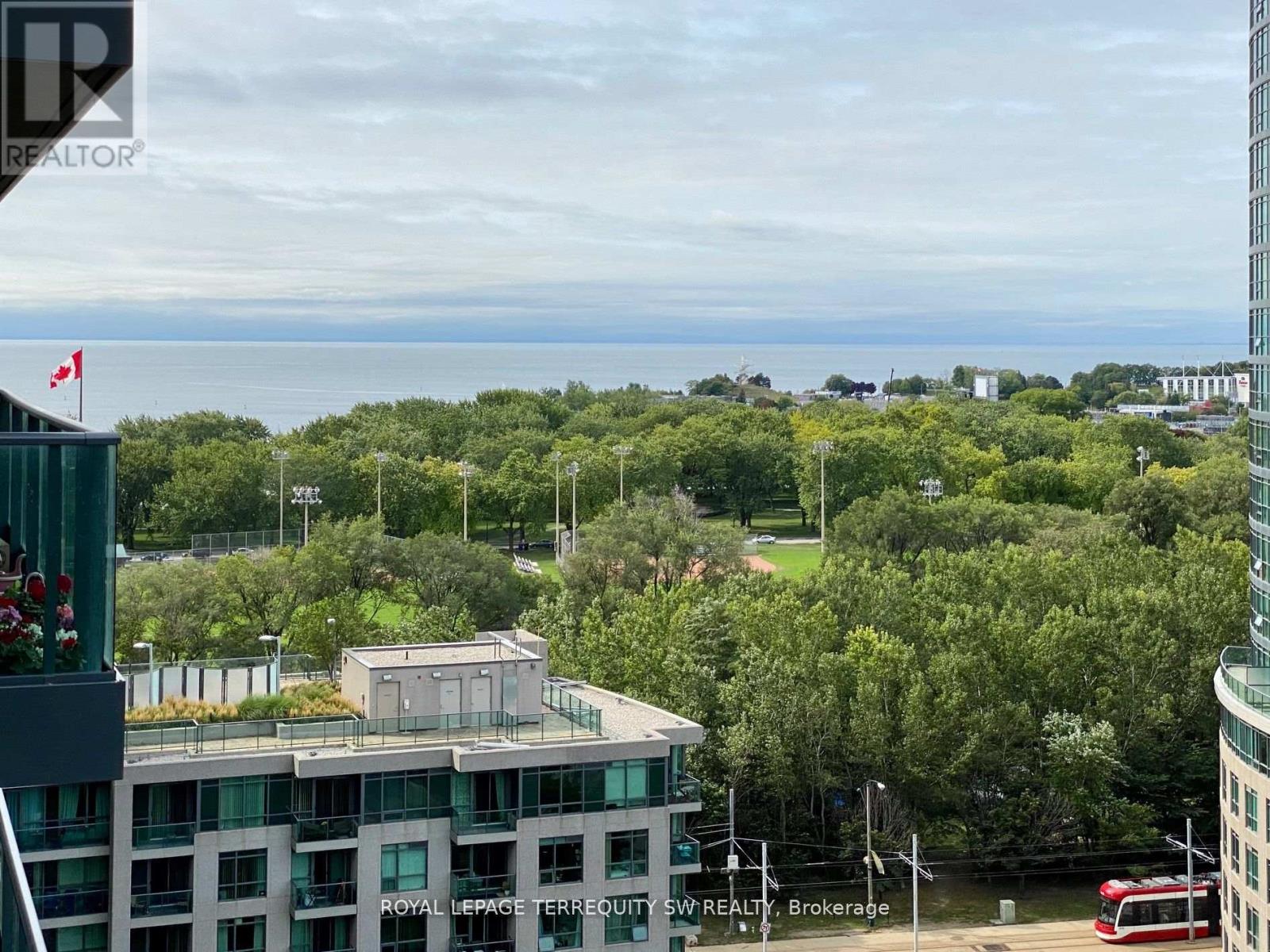 Photo 11 of 1458 209 Fort York Boulevard, Toronto ON