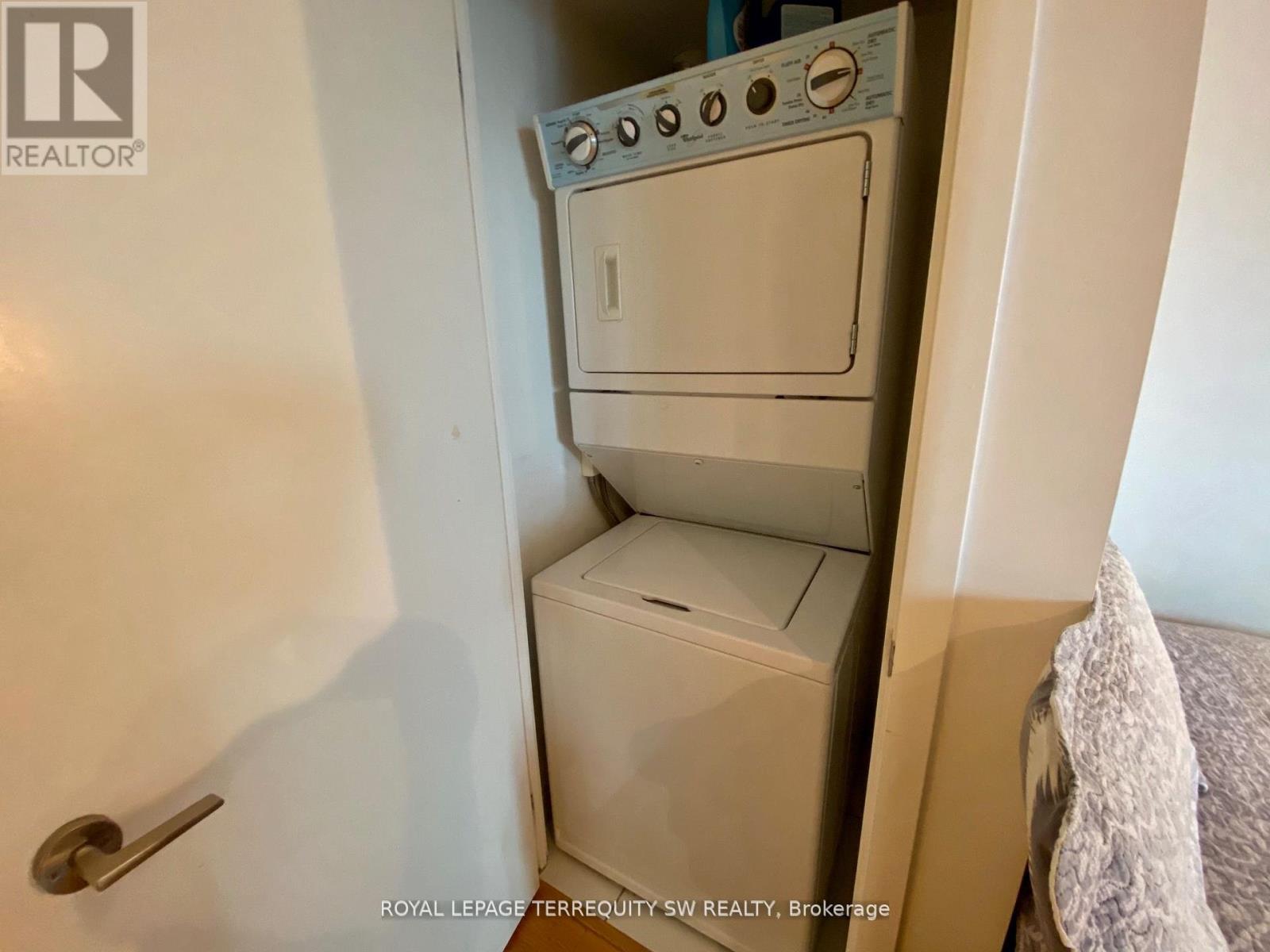Photo 12 of 1458 209 Fort York Boulevard, Toronto ON