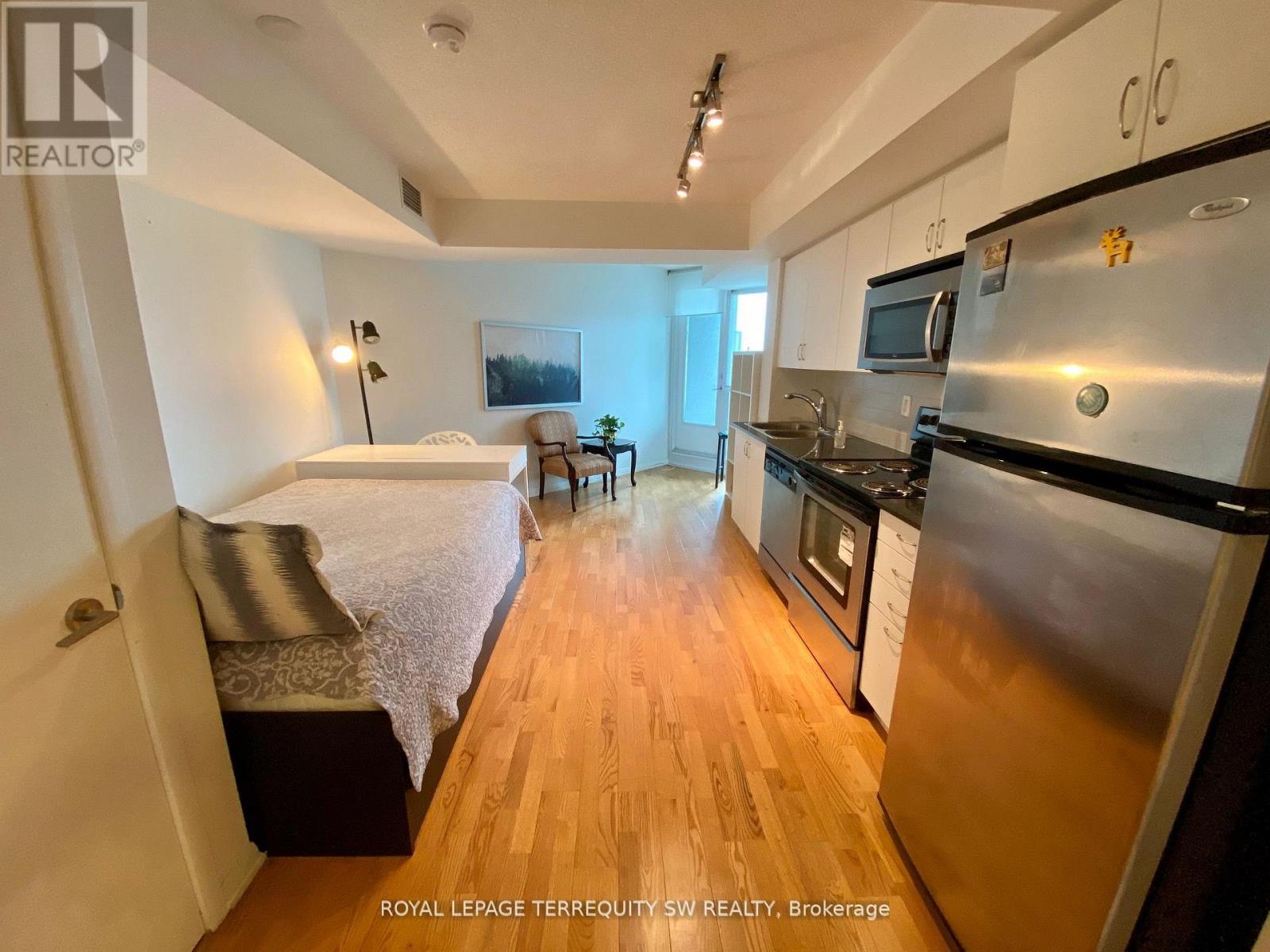 Photo 4 of 1458 209 Fort York Boulevard, Toronto ON