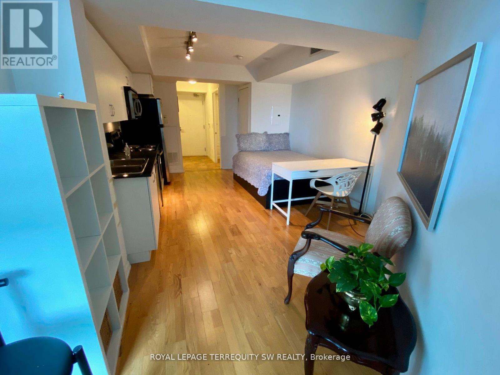 Photo 7 of 1458 209 Fort York Boulevard, Toronto ON