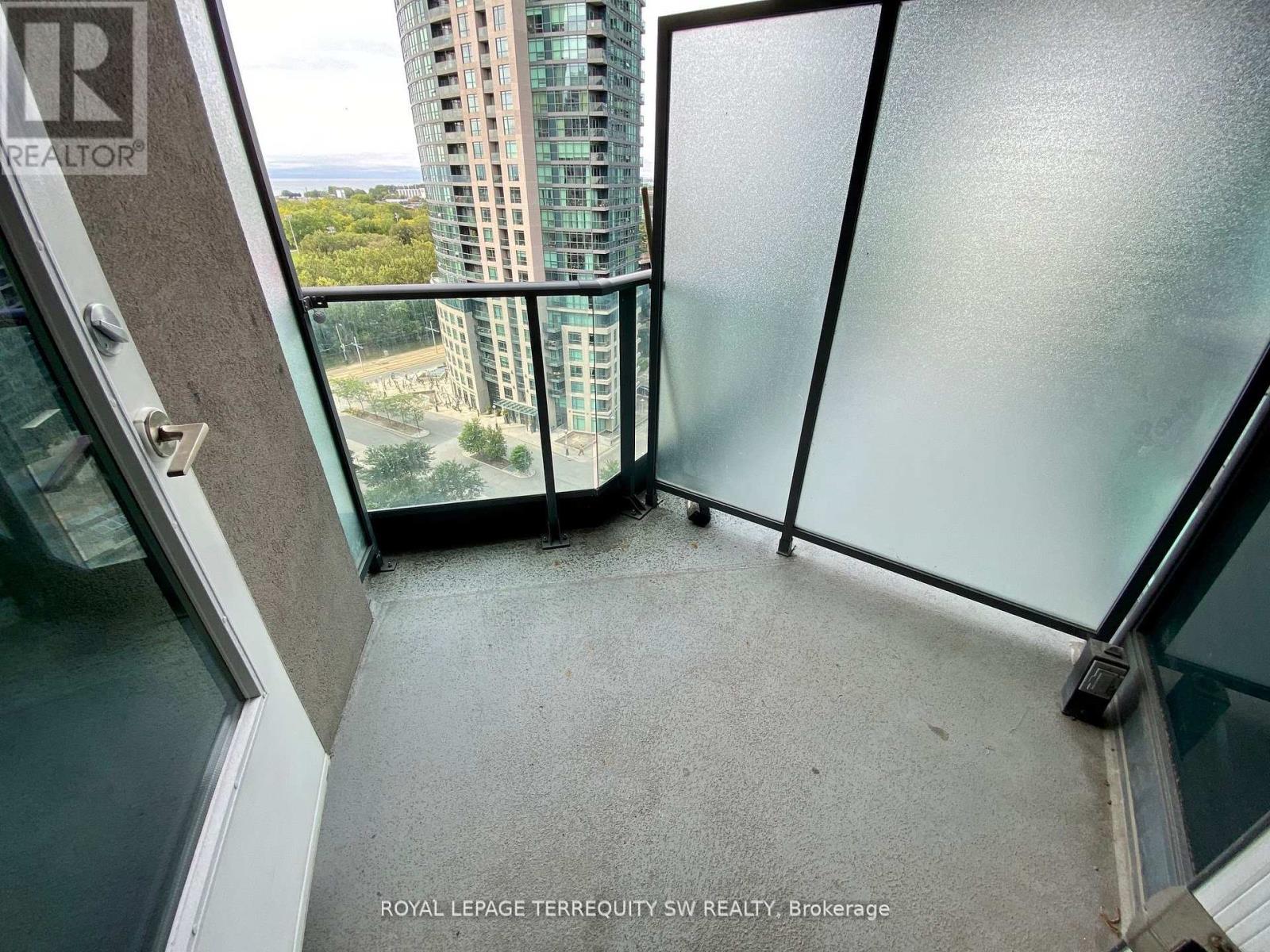 Photo 9 of 1458 209 Fort York Boulevard, Toronto ON