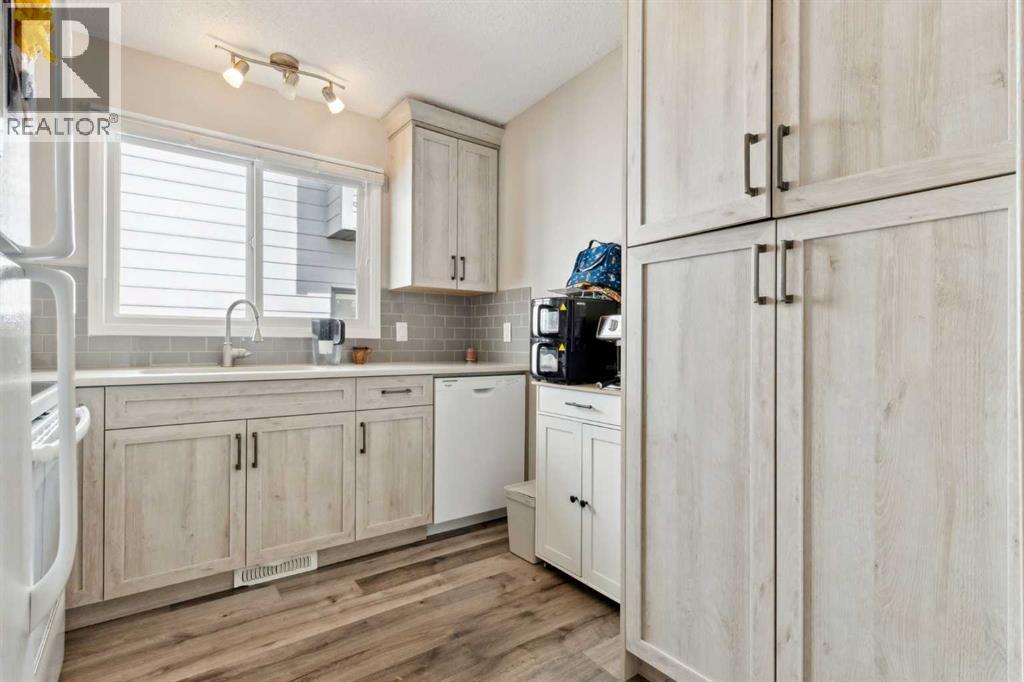 Photo 6 of 1734 47 Avenue Sw, Calgary AB