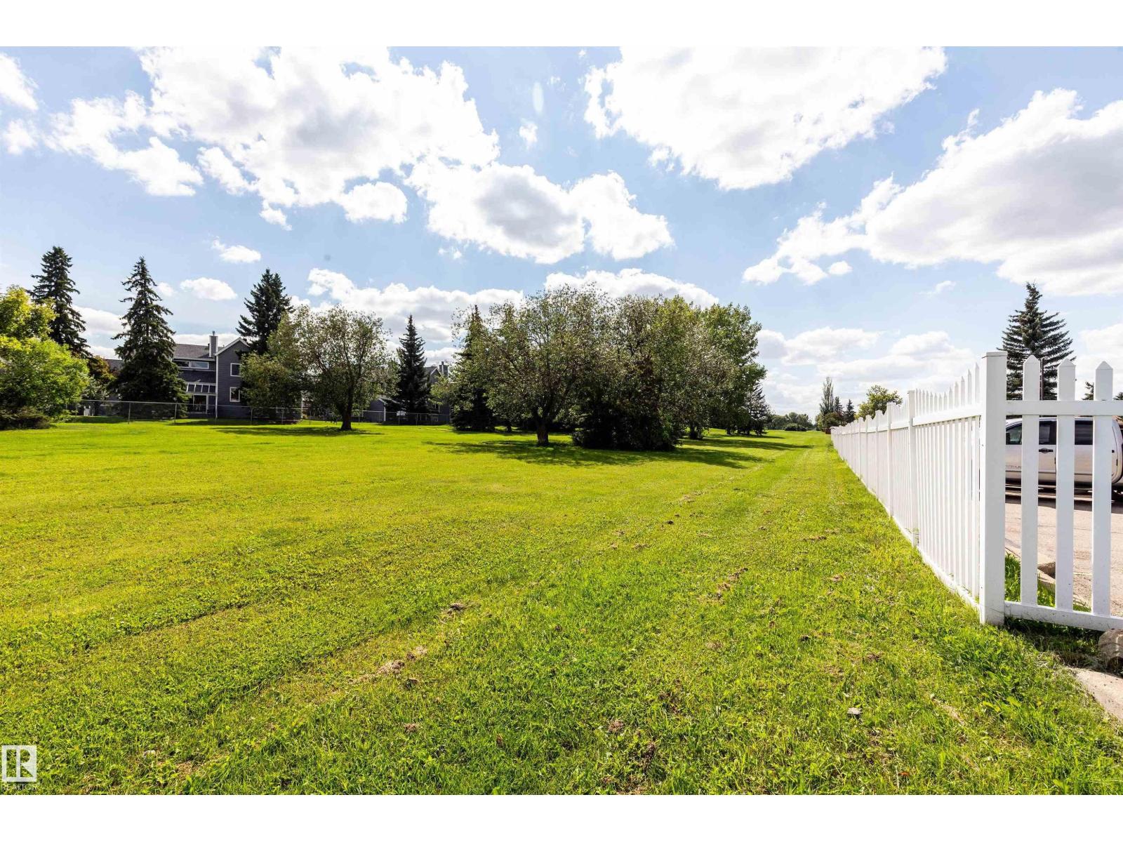Photo 4 of 301 10511 19 Av Nw, Edmonton AB