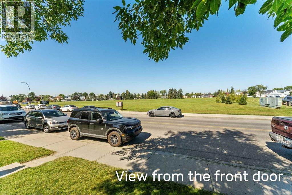 Photo 2 of 815 Erin Woods Drive Se, Calgary AB