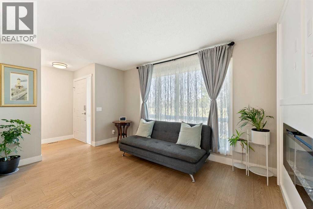 Photo 5 of 815 Erin Woods Drive Se, Calgary AB