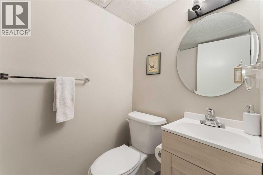Photo 26 of 815 Erin Woods Drive Se, Calgary AB