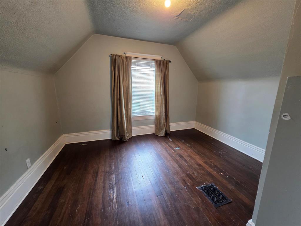 Photo 11 of 770 Ingersoll Street, Winnipeg MB