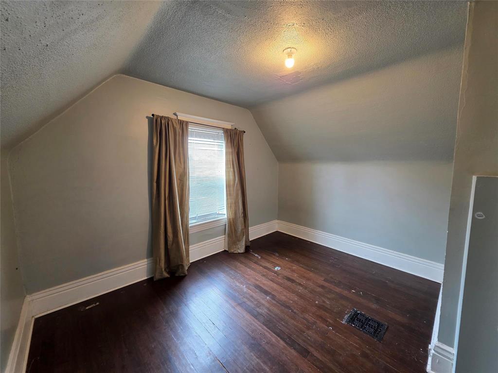 Photo 12 of 770 Ingersoll Street, Winnipeg MB