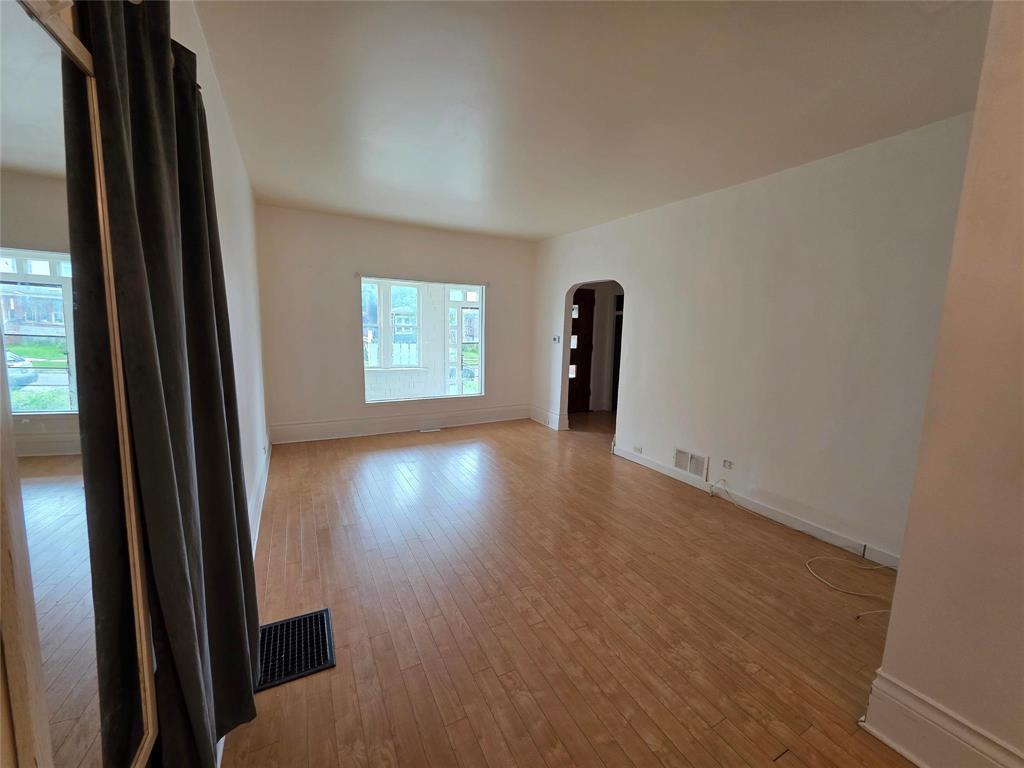 Photo 3 of 770 Ingersoll Street, Winnipeg MB