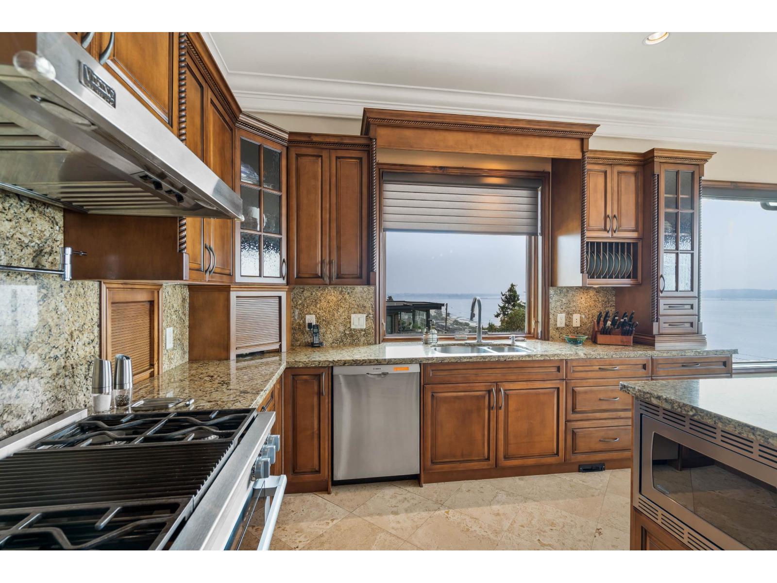 15357 COLUMBIA AVENUE, White Rock