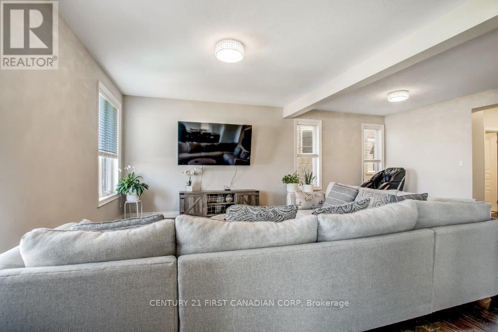 Photo 11 of 2608 Holbrook Drive, London South ON